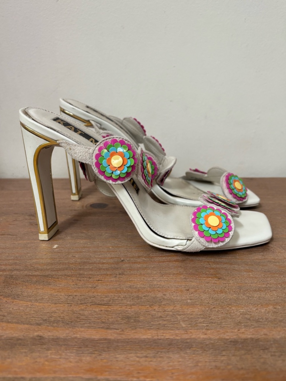 Kat Maconie Iza white with leather flowers sandals 9 $358 - Picture 4 of 9